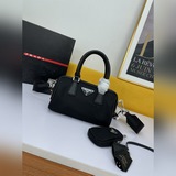 Prada Boston 1BA846 Boston Three-in-One. Это модель Prada Hyper Le.
