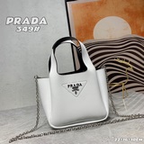 Сумка Prada с коробкой. Эта серия будет основной моделью Prada на весь следующий