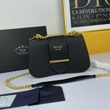 Новая модель Prada в подарочной коробке. Популярная модель из магазина. Кожа Saf