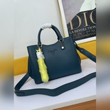 Новая модель Prada 5002 «Хит 2023 года» пользуется огромной популярностью. Она п