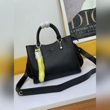 Новая модель Prada 5002 «Хит 2023 года» пользуется огромной популярностью. Она п