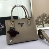 Новая модель Prada 2107 «Хит 2023 года» пользуется огромной популярностью. Она п