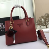Новая модель Prada 2107 «Хит 2023 года» пользуется огромной популярностью. Она п