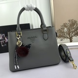 Новая модель Prada 2107 «Хит 2023 года» пользуется огромной популярностью. Она п