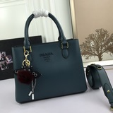 Новая модель Prada 2107 «Хит 2023 года» пользуется огромной популярностью. Она п
