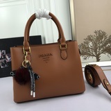 Новая модель Prada 2107 «Хит 2023 года» пользуется огромной популярностью. Она п