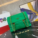 Очень красивая модель, обязательный аксессуар для модников PRADA. Ретро-стиль, п
