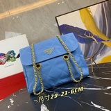 Очень красивая модель, обязательный аксессуар для модников PRADA. Ретро-стиль, п
