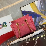 Очень красивая модель, обязательный аксессуар для модников PRADA. Ретро-стиль, ц