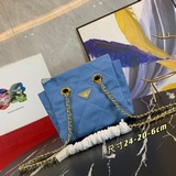 Очень красивая модель, обязательный аксессуар для модников PRADA. Ретро-стиль, п