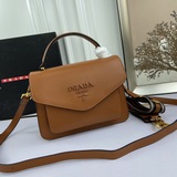 Prada, модель № 2094, с двумя плечевыми ремнями, «Сделано в Италии», превосходно