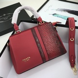 Новая сумка Prada из кожи быка с узором змеи, модель № 2038. Изготовлена из импо