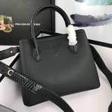 Новая сумка Prada с плечевым ремнем, модель № 2035, изготовлена из импортной кож