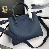 Новая сумка Prada с плечевым ремнем, модель № 2035, изготовлена из импортной кож