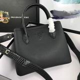 Новая сумка Prada с плечевым ремнем, модель № 2035, изготовлена из импортной кож