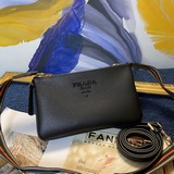 Вечнозеленый и яркий, Prada/PRADA сумка через плечо с двумя молниями, с двумя пл