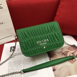 Складчатая сумка Prada – популярная новинка! Новейшая модель из импортной кожи с