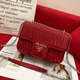 Складчатая сумка Prada – популярная новинка! Новейшая модель из импортной кожи с
