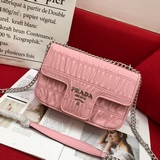 Складчатая сумка Prada – популярная новинка! Новейшая модель из импортной кожи с