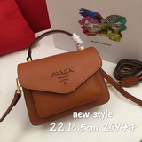 Prada, модель № 2094, с двумя плечевыми ремнями, «Сделано в Италии», превосходно