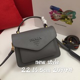 Prada, модель 2094, с двумя плечевыми ремнями, «Сделано в Италии», превосходное 