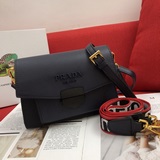 Романтический день седьмого месяца – новая модель одноплечевой сумки Prada с кла