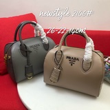 Подушка-сумка «Prada» 2106# из натуральной кожи отличается превосходной текстуро