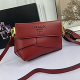 Новая модель Prada 2023, модная и стильная, популярная в магазинах, из кожи Saff