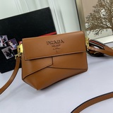 Новая модель Prada 2023, модная и стильная, популярная в магазинах, из кожи Saff