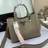 Новая модель Prada 5002 «Хит 2023 года» пользуется огромной популярностью. Она п