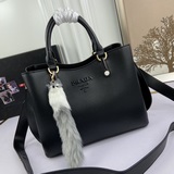 Новая модель Prada 5002 «Хит 2023 года» пользуется огромной популярностью. Она п