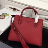Новая сумка Prada с плечевым ремнем, модель № 2035, изготовлена из импортной кож