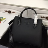 Новая сумка Prada с плечевым ремнем, модель № 2035, изготовлена из импортной кож
