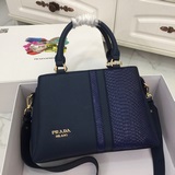 Новая сумка Prada из кожи быка с узором змеиной кожи, модель № 2038. Изготовлена