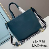 Улучшенная версия сумки PRADA с лазерной гравировкой логотипа. Эта сумка-тоут из