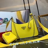 Новая модель 1BH204 из кожи, нейлоновая сумка Hobo, которую можно носить в руке 