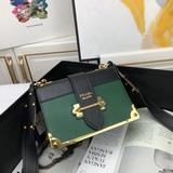 Prada/Прада – лидер продаж 1BD045, впервые представленный на подиуме, изготовлен