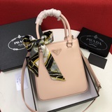 Оригинальное качество, рекомендуемый товар, новая модель сумки Prada из блестяще