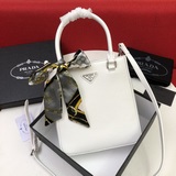 Оригинальное качество, рекомендуемый товар, новая модель сумки Prada из блестяще