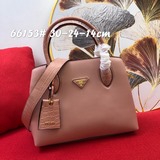 Новая модель Prada 66153 в этом году. Размеры： 30*24*14. Изготовлена по технолог