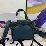 PRADA Новая модель： 5009 Модная и элегантная дамская сумка с ретро-шармом.
