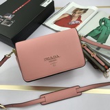 Официальный сайт представляет новую модель с откидной крышкой от Prada/PRADA - б