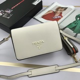 Официальный сайт представляет новую модель с откидной крышкой от Prada/PRADA - б