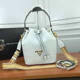 Поступила новая коллекция Prada： кожа теленка с текстурой личи, два ремня — кожа