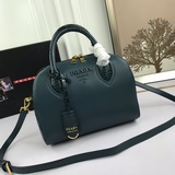 Подушка-сумка «Prada» 2106# из натуральной кожи отличается превосходной текстуро