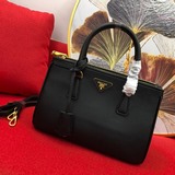 Новейшая сумка Prada из весенне-летней коллекции. Импортная кожа в сочетании с в