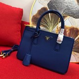 Новейшая сумка Prada из весенне-летней коллекции. Импортная кожа в сочетании с в