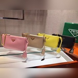 Prada. Новейшая модель из импортной кожи с блестящим крестообразным узором и фур