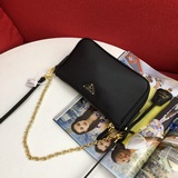 Prada. Новейшая модель из импортной кожи с блестящим крестообразным узором и фур