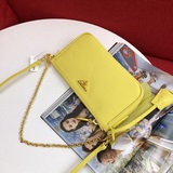 Prada. Новейшая модель из импортной кожи с блестящим крестообразным узором и фур